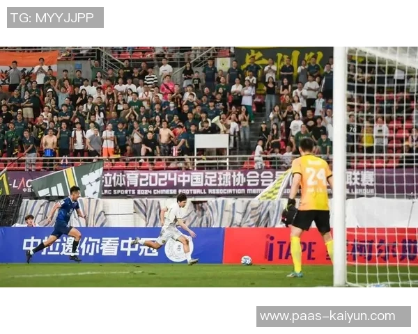 黄龙体育中心足球赛激情四溢各队争夺冠军荣耀展现青春风采